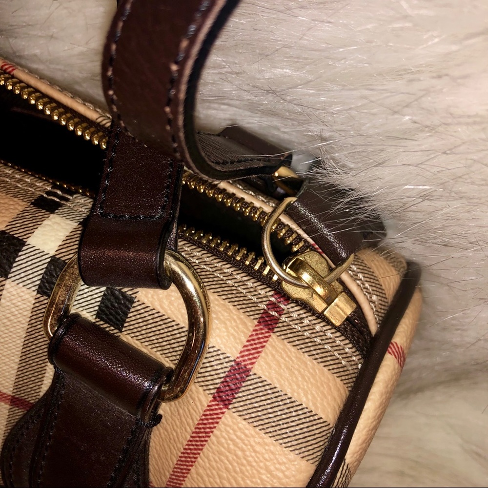 BURBERRY Vintage Check Leather Barrel Bag, NWOT - Picture 3 of 15